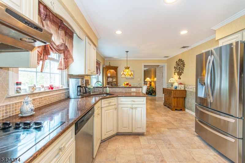 30 Clearfield Road Succasunna, NJ 07876 - Photo 2 of 35