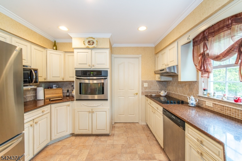 30 Clearfield Road Succasunna, NJ 07876 - Photo 3 of 35