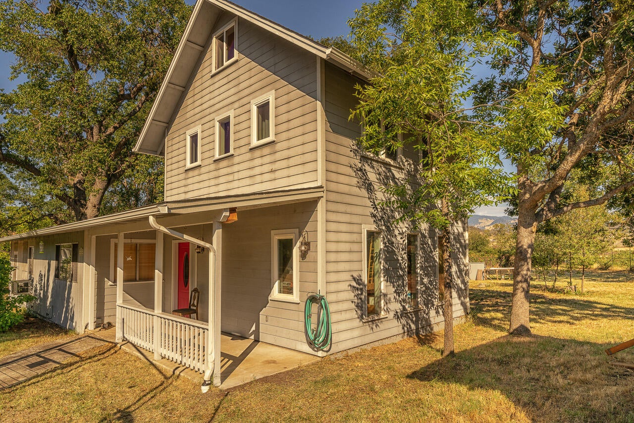 88 Neil Creek Road Ashland, OR 97520 - Photo 3 of 20 untitled (27 of 27)-Edit