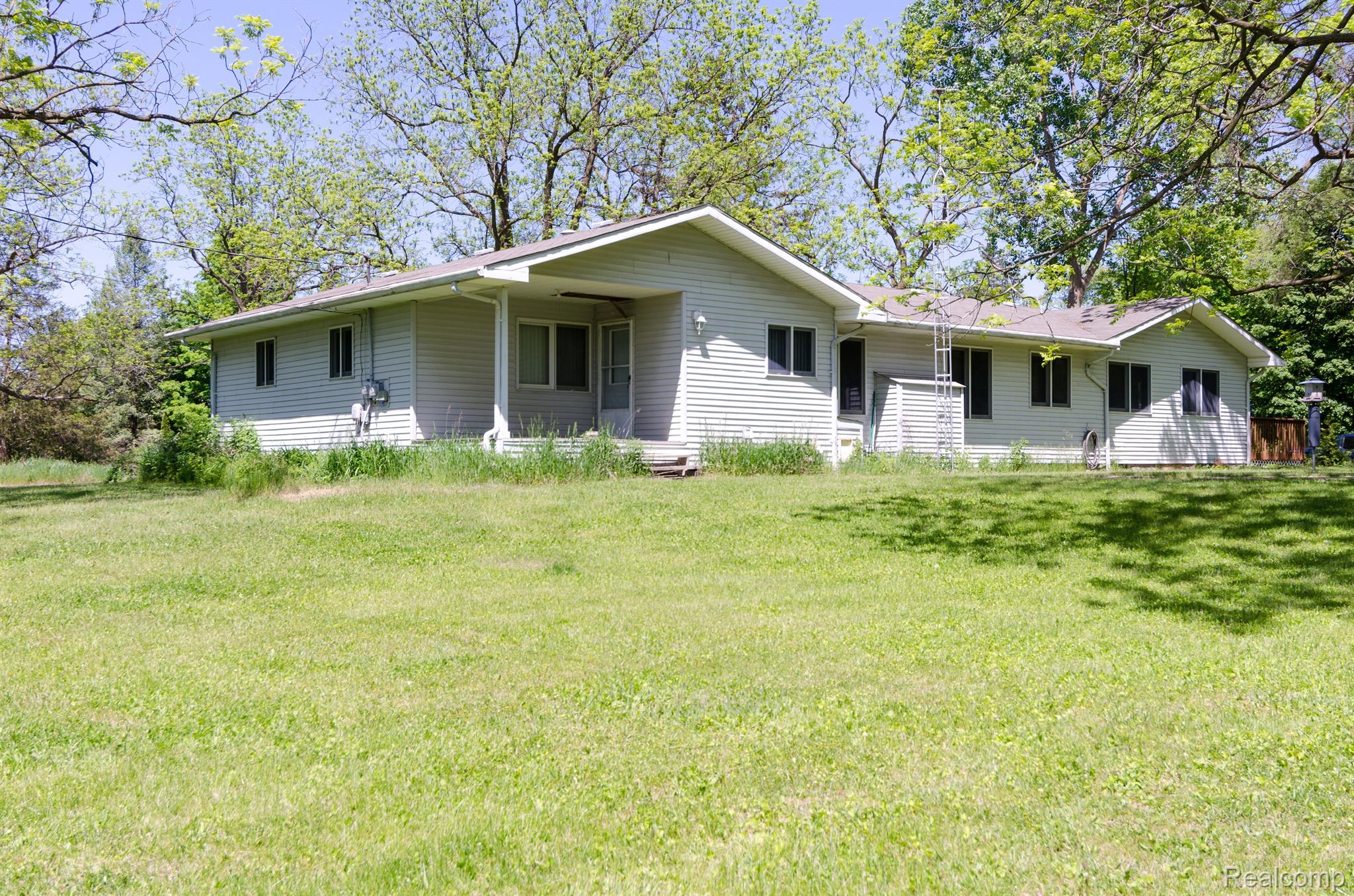 13800 Lone Tree Road Milford, MI 48380 - Photo 9 of 77 South side view.