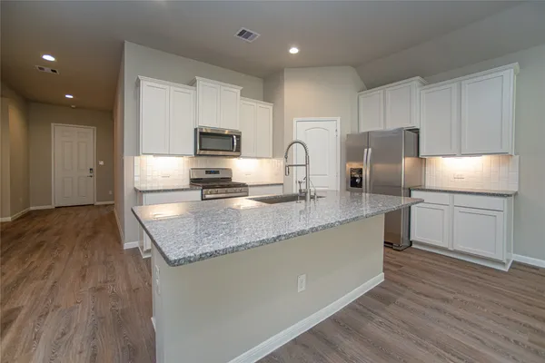 $2,750 | 439 Stonebrook Lane, Conroe, TX 77304