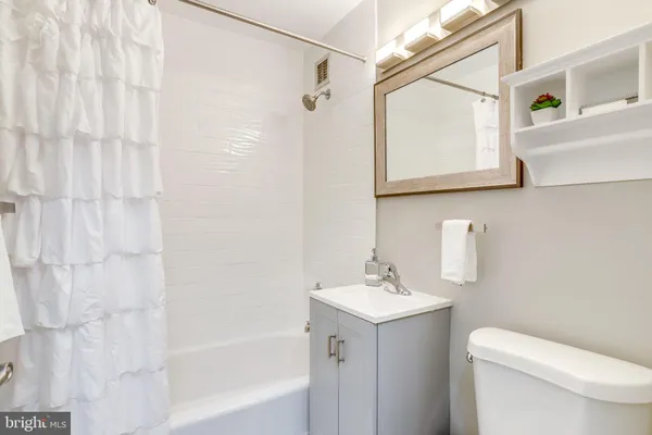 $2,350 | 1011 Arlington Boulevard, Unit 442, Arlington, VA 22209