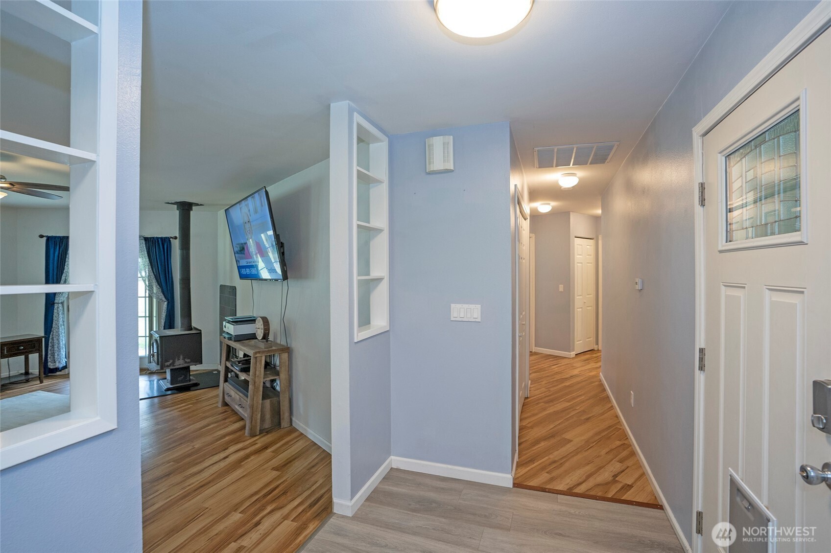 20108 Highway 706 Elbe, WA 98330 - Photo 11 of 37 a view of a hallway with wooden floor and a living room