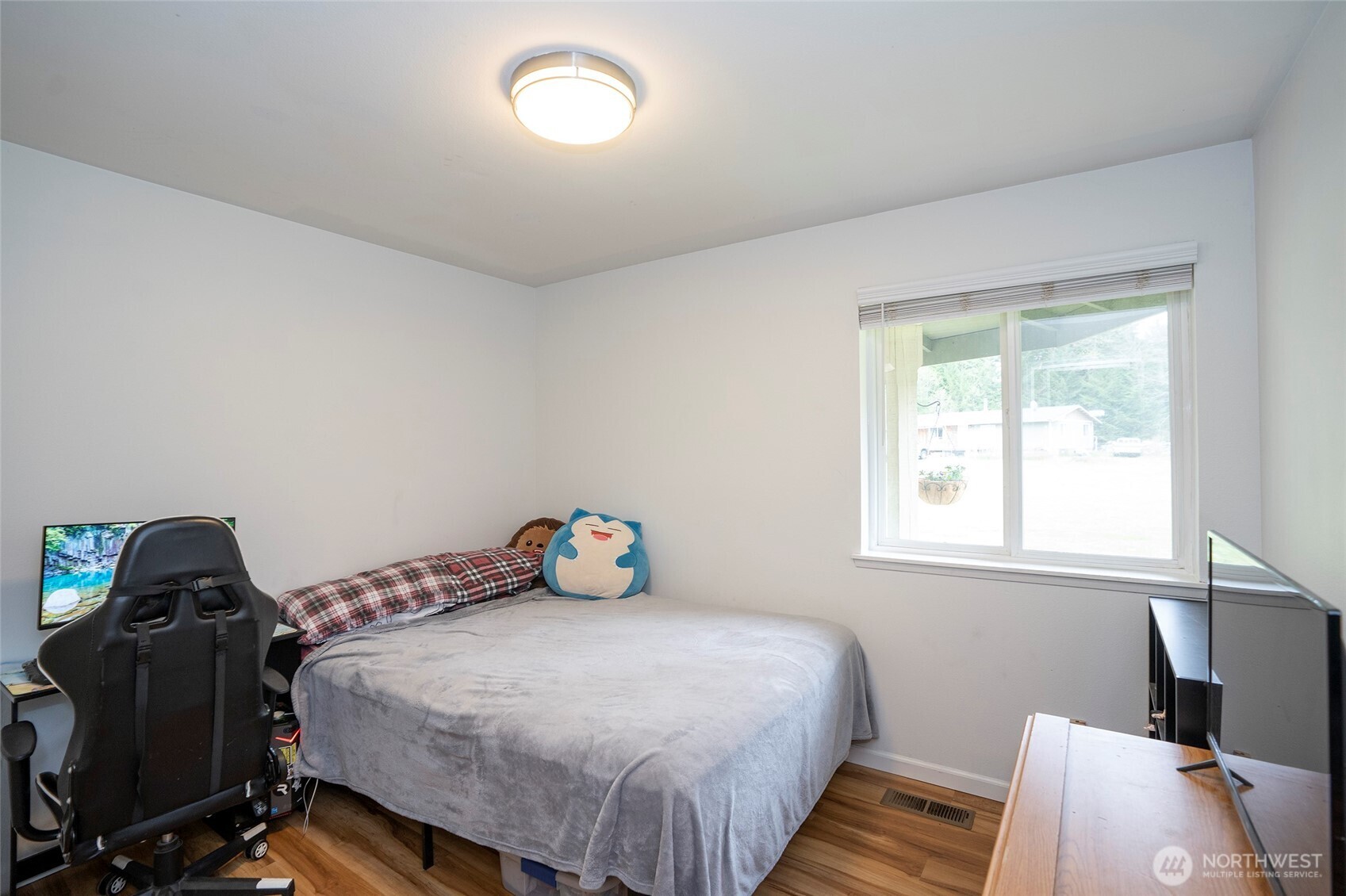 20108 Highway 706 Elbe, WA 98330 - Photo 18 of 37 a bedroom with a bed and wooden floor