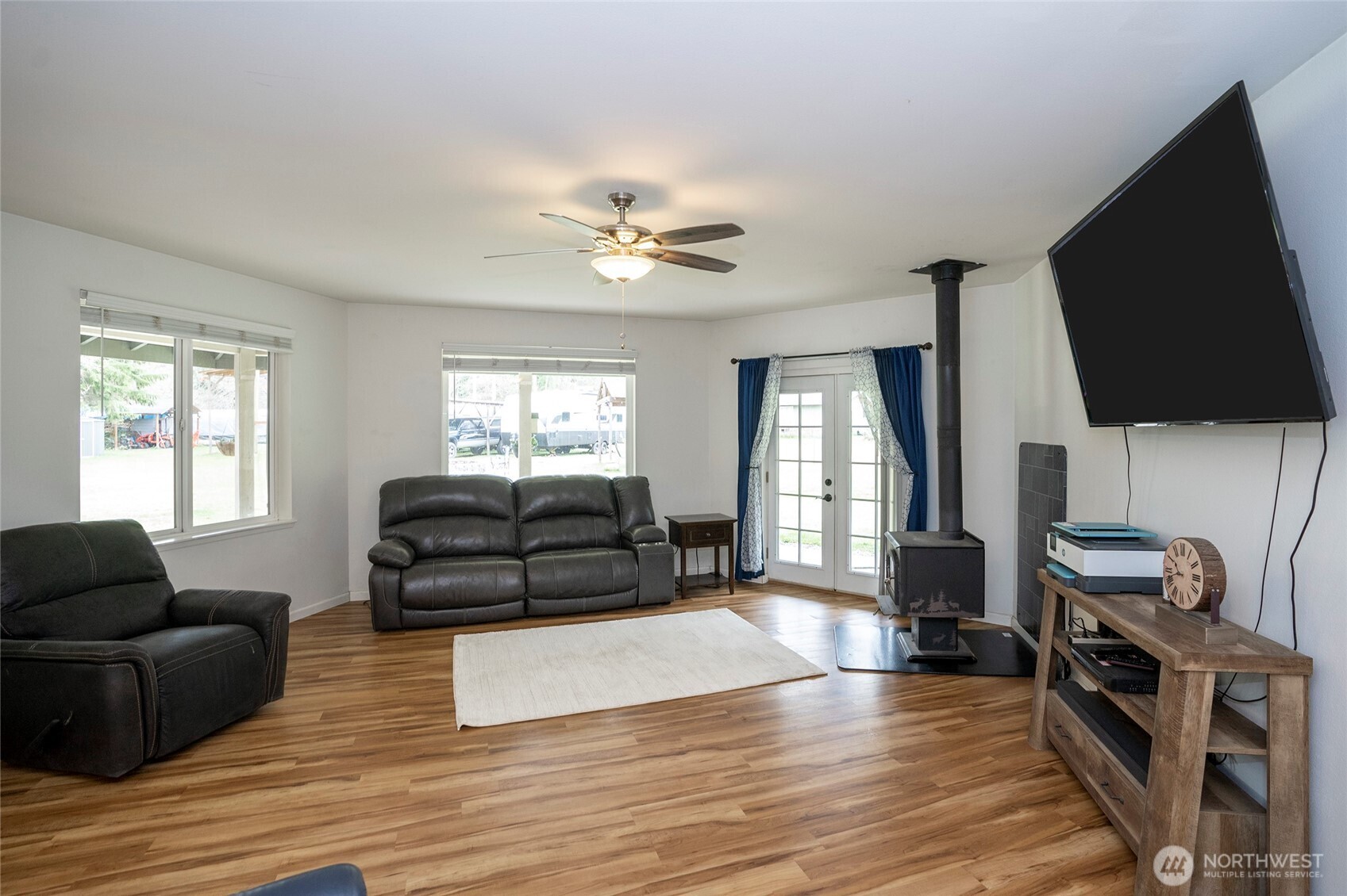 20108 Highway 706 Elbe, WA 98330 - Photo 6 of 37 a living room with furniture fireplace and a flat screen tv