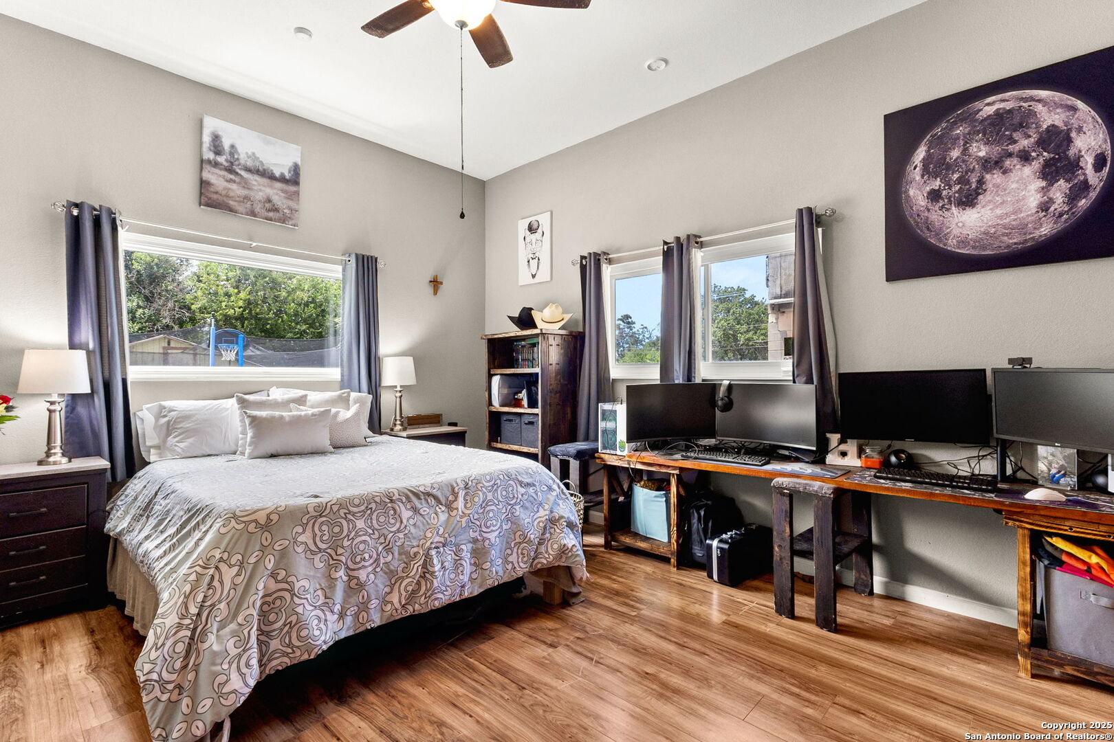114 Avenue B Converse, TX 78109 - Photo 17 of 26 a bedroom with a bed and a desk