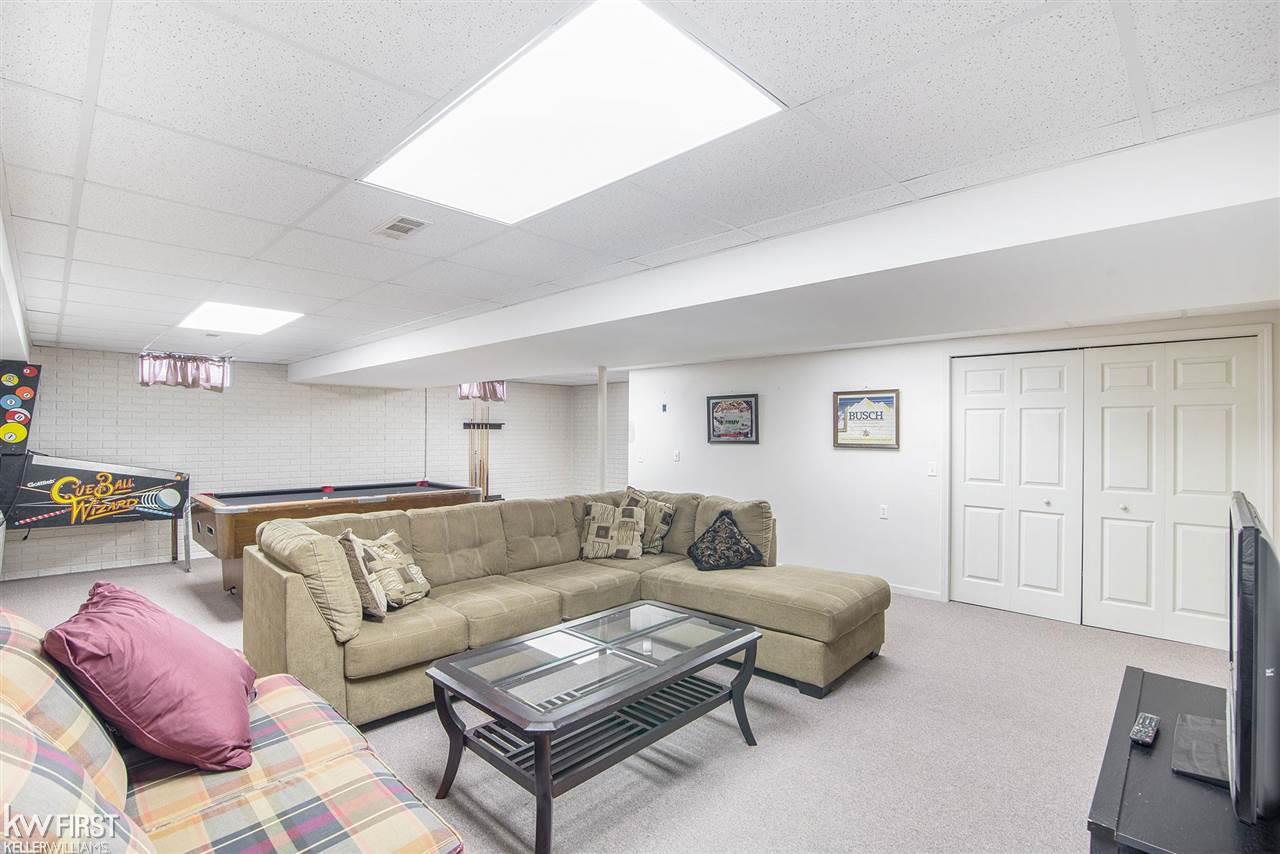7063 Gillette Road Flushing, MI 48433 - Photo 16 of 42 50063418-15.JPG