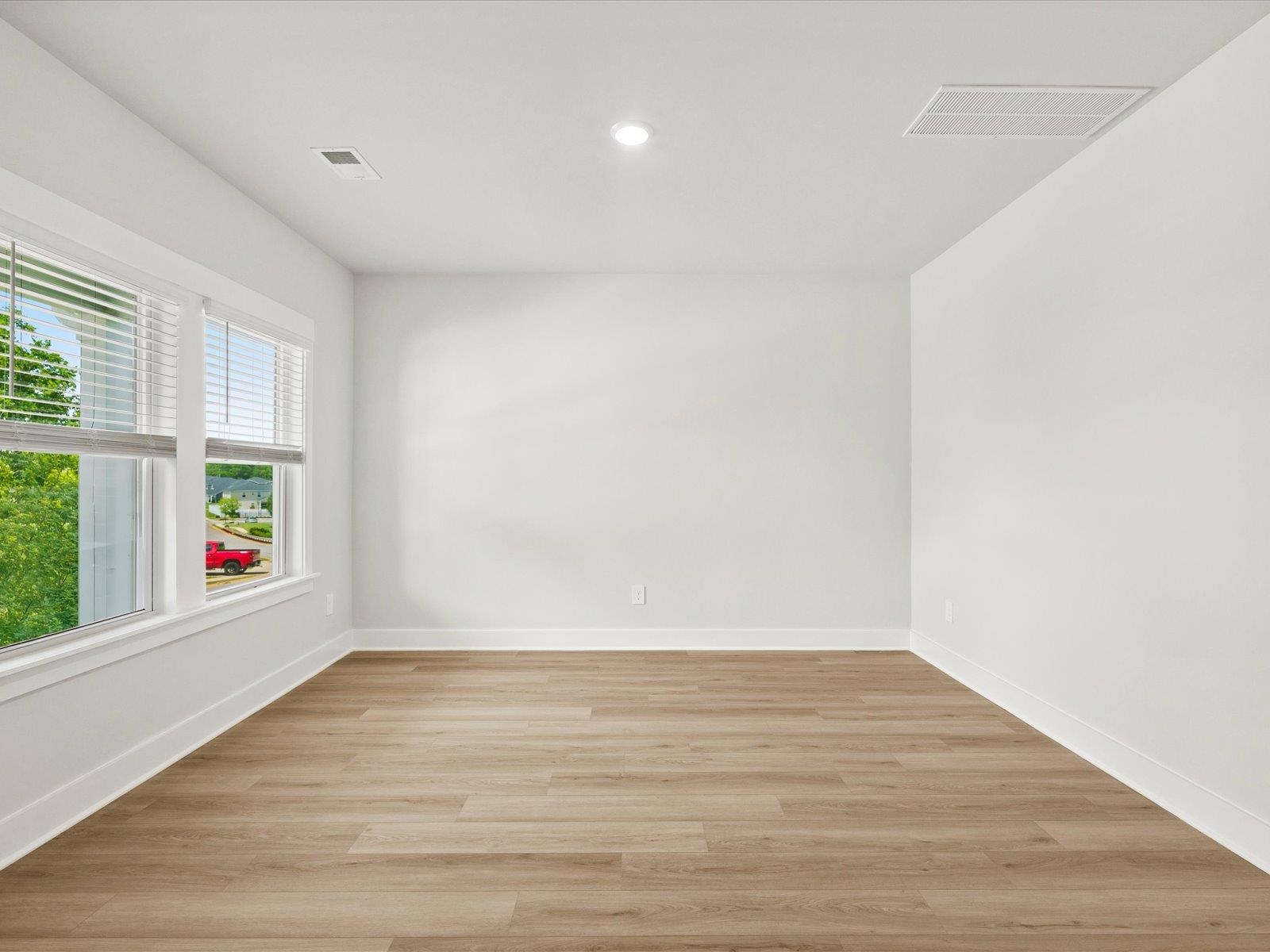 771 Burghley Circle Greer, SC 29651 - Photo 3 of 33