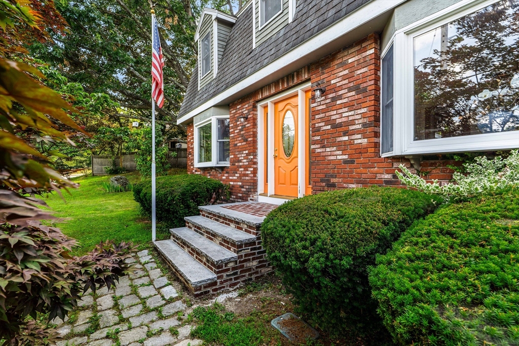 89 West Meadow Road Lowell, MA 01854 - Photo 4 of 42