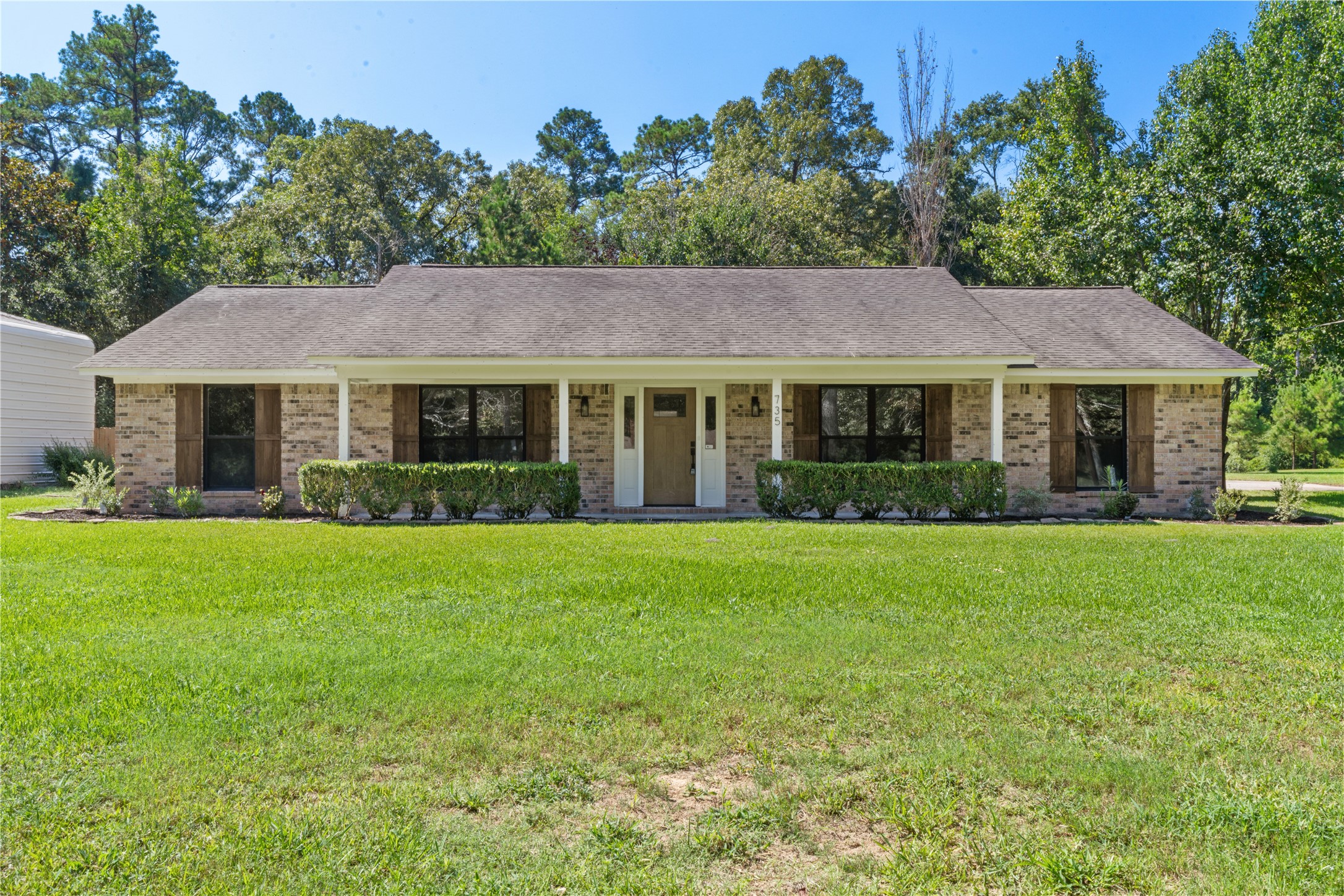 Welcome to 735 Laurelia Loop