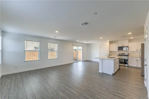 $2,100 | 776 Fallen Phoenix Street, Henderson, NV 89011