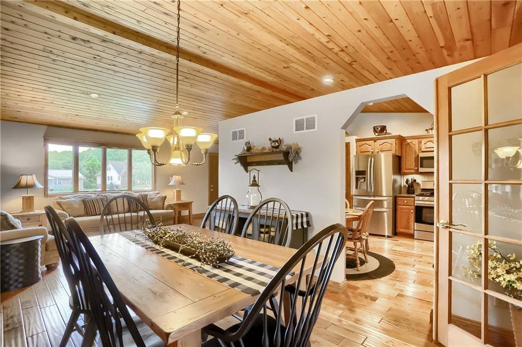287 Holyoke Road Butler, PA 16001 - Photo 13 of 35 a dining room with furniture and window