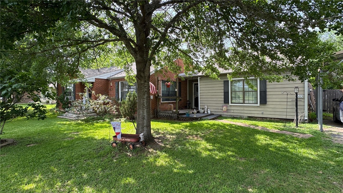 503 West Decherd Street Franklin, TX 77856 - Photo 2 of 14