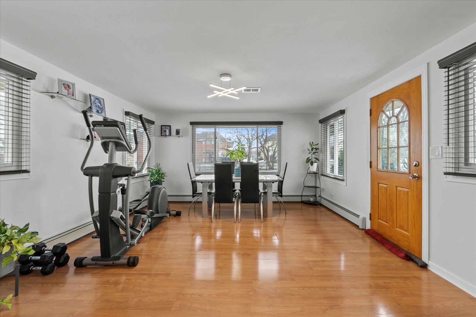 19924 Hillgate Road Mokena, IL 60448 - Photo 10 of 30 a view of a room with gym equipment