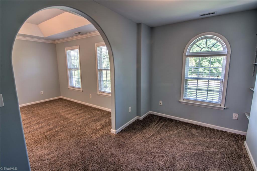 253 Ridge Drive Lexington, NC 27295 - Photo 18 of 27 Sitting room.