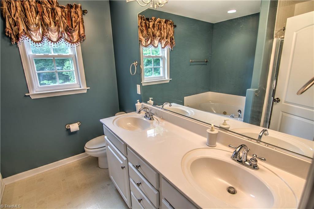 253 Ridge Drive Lexington, NC 27295 - Photo 19 of 27 Master bath with dual vanity and jet tub.