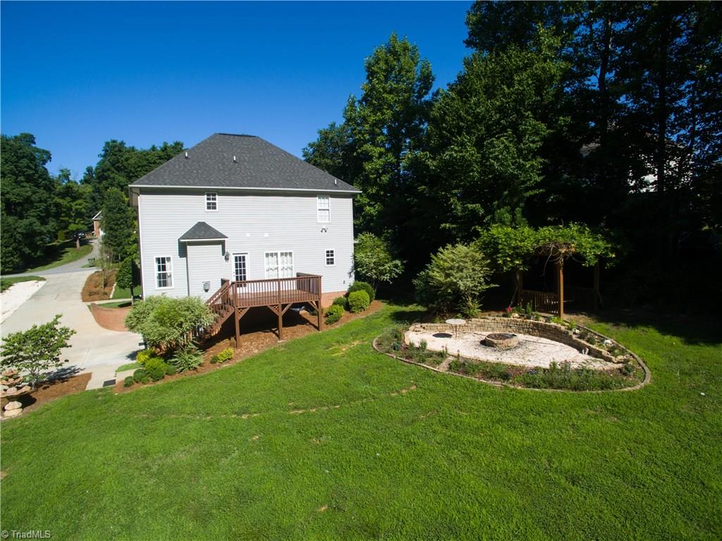 253 Ridge Drive Lexington, NC 27295 - Photo 4 of 27 Nice backyard to raise a family.