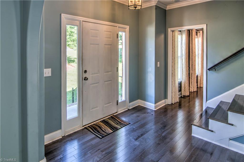 253 Ridge Drive Lexington, NC 27295 - Photo 6 of 27 Entry with maple hardwood floors.