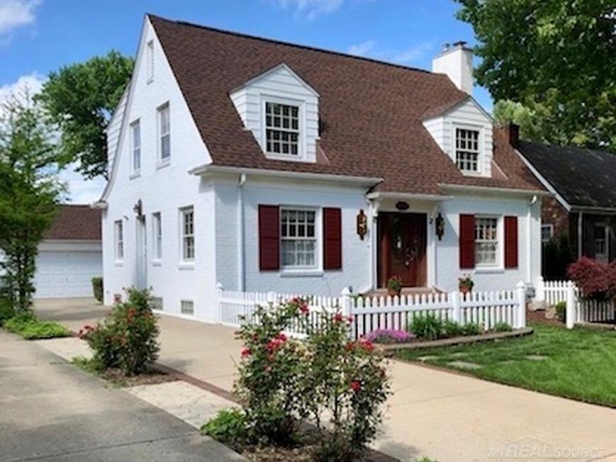 926 Hampton Road Grosse Pointe, MI 48236 - Photo 2 of 25 50077931-1.JPG