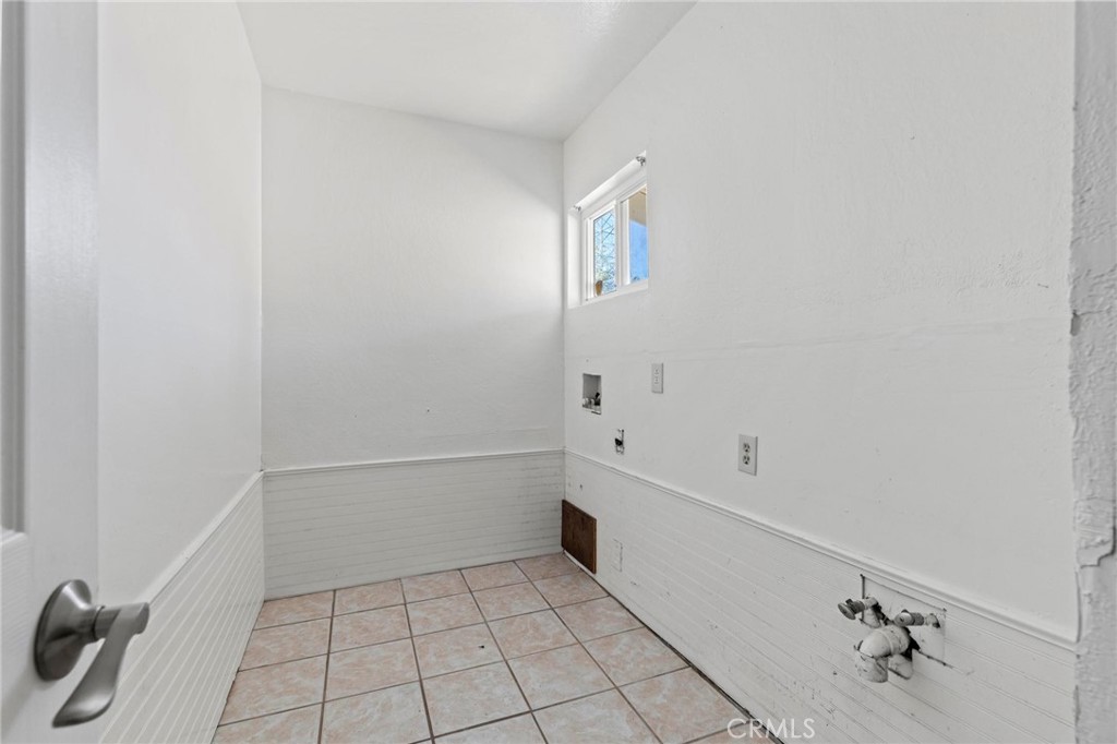 3305 Grubbs Road Oroville, CA 95966 - Photo 21 of 43 a bathroom with a bathtub