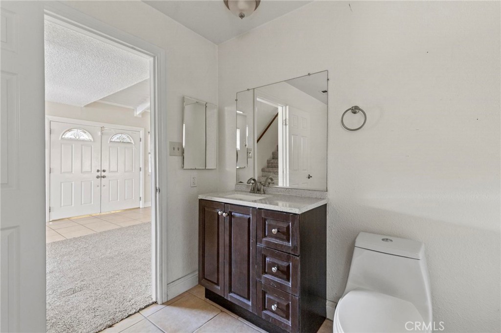 3305 Grubbs Road Oroville, CA 95966 - Photo 23 of 43 a bathroom with a toilet a sink and mirror
