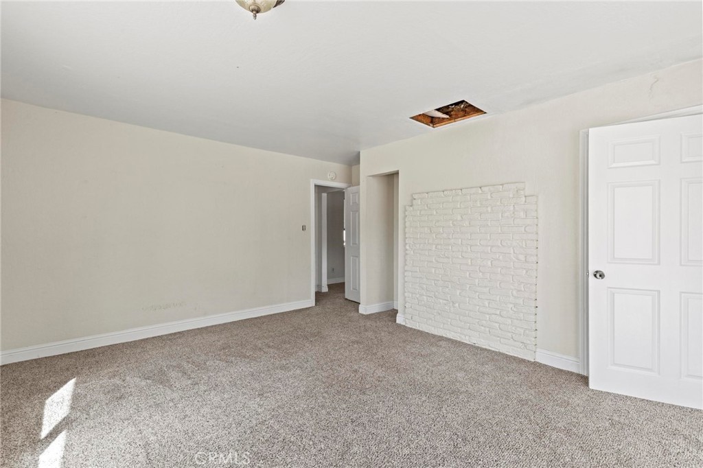 3305 Grubbs Road Oroville, CA 95966 - Photo 26 of 43 an empty room with windows