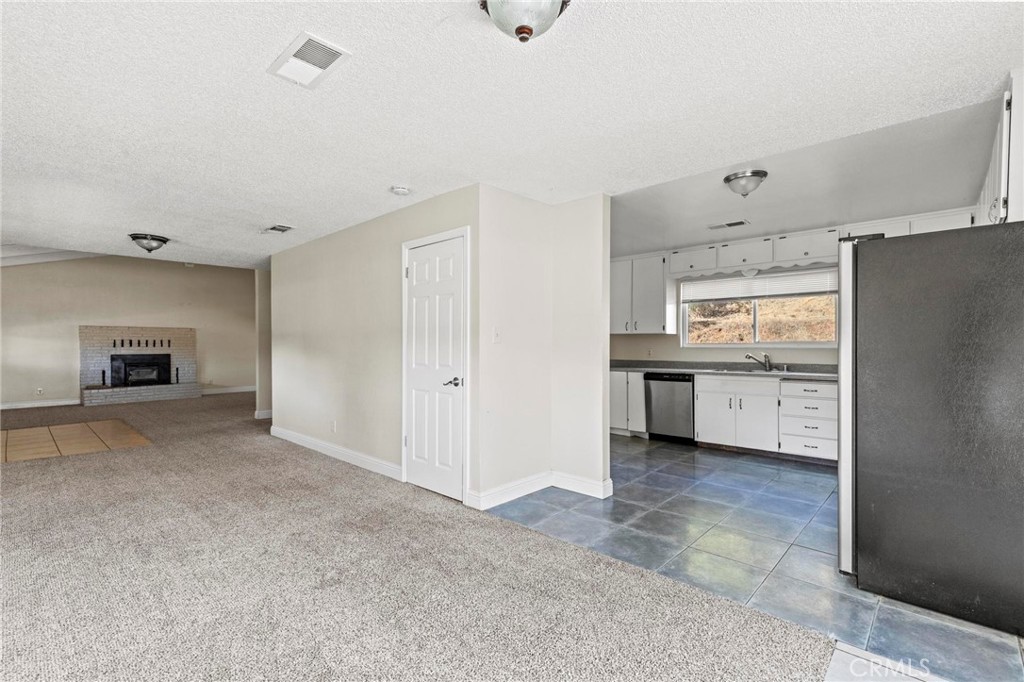 3305 Grubbs Road Oroville, CA 95966 - Photo 10 of 43 a view of kitchen with stainless steel appliances refrigerator oven and cabinets