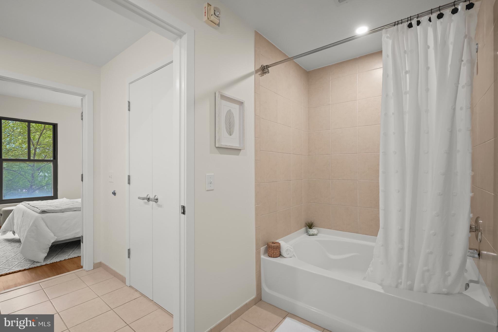 910 M Street Northwest, Unit 304 Washington, DC 20001 - Photo 15 of 24 Dual Entry