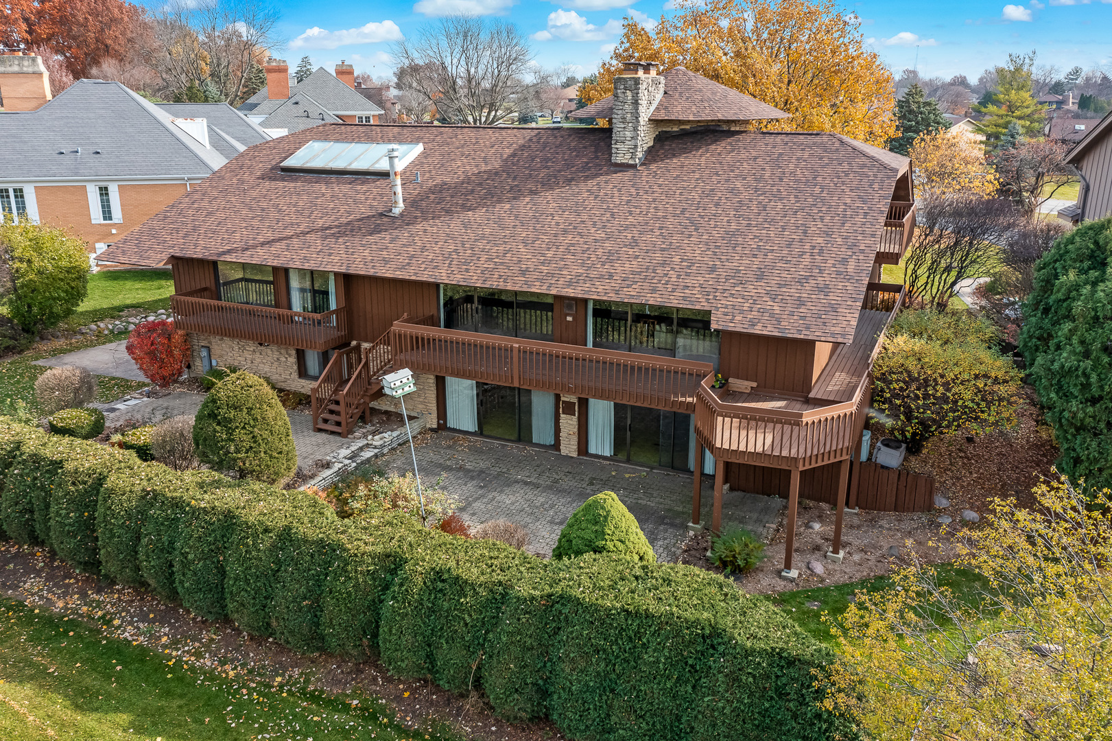 8402 Carriage Green Drive Darien, IL 60561 - Photo 3 of 39 a aerial view of a house with table and chairs