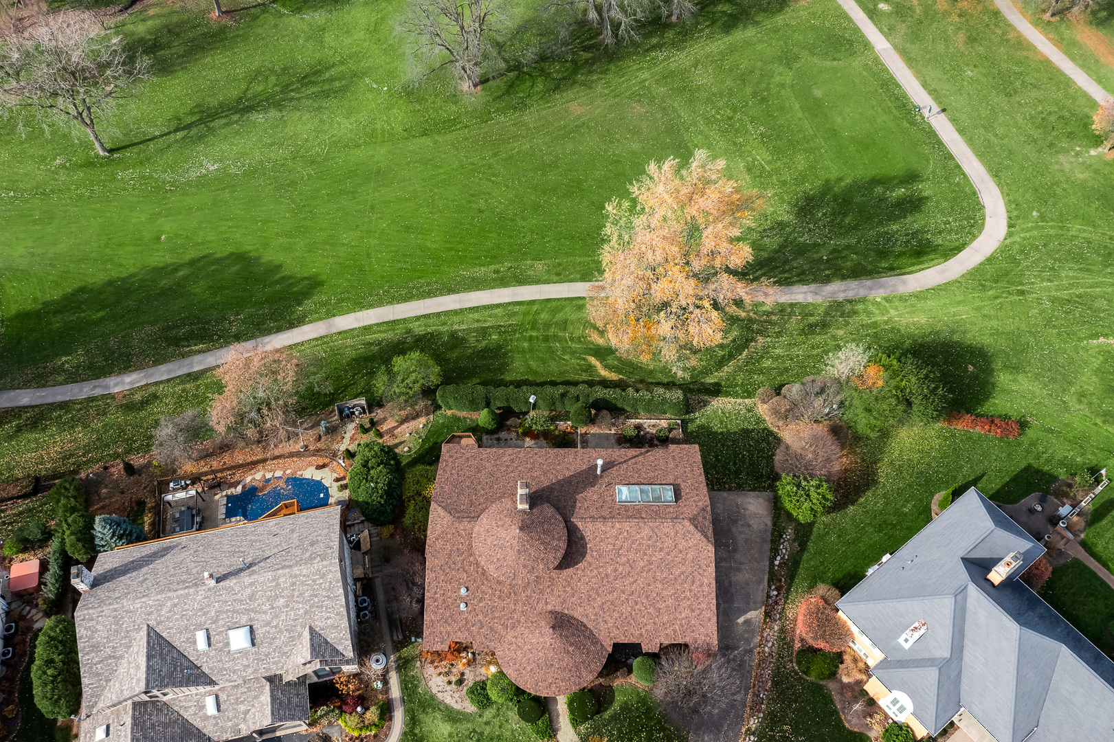 8402 Carriage Green Drive Darien, IL 60561 - Photo 37 of 39 an aerial view of a house with a garden