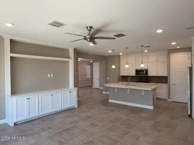 $2,295 | 9135 West Minnezona Avenue, Phoenix, AZ 85037