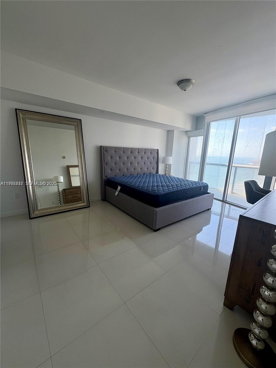 495 Brickell Avenue, Unit 3909 Miami, FL 33131 - Photo 7 of 11 a living room with furniture and a mirror