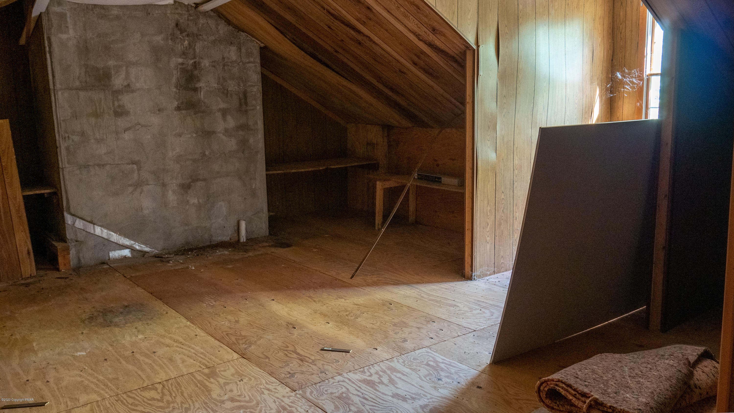 104 Haverhill Road Cresco, PA 18326 - Photo 37 of 90 a view of entryway and hall