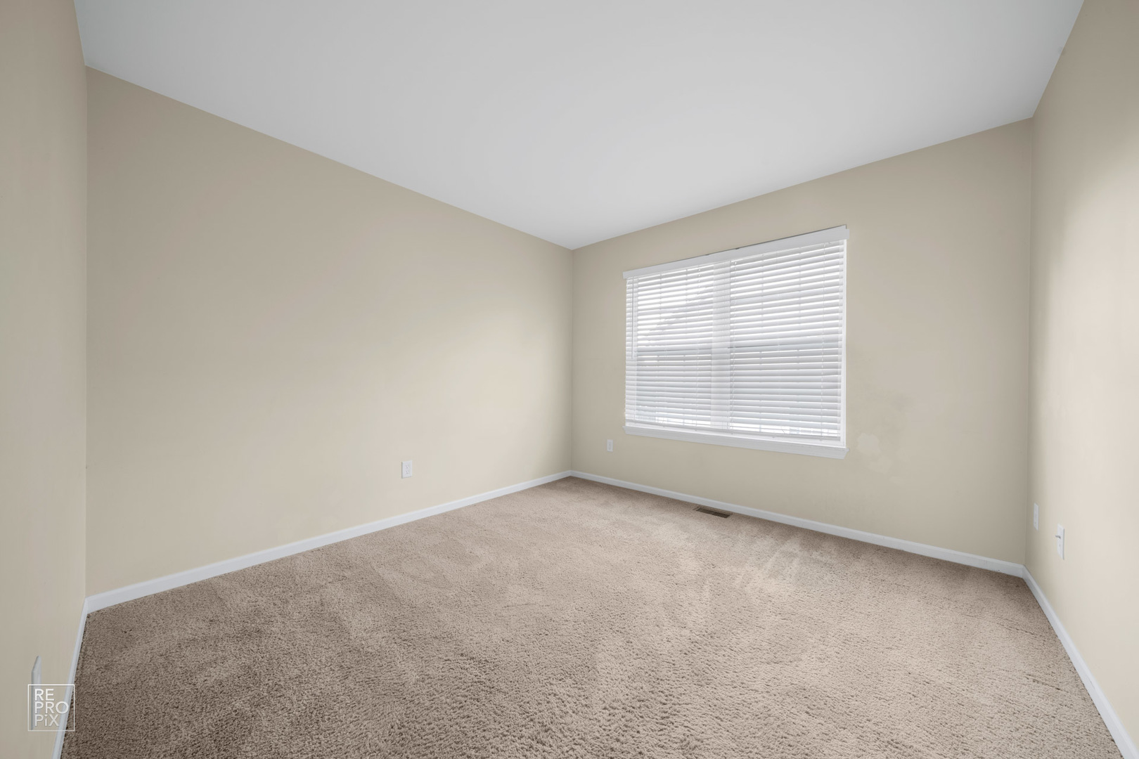 2218 Surrey Street Sycamore, IL 60178 - Photo 12 of 18 an empty room with windows