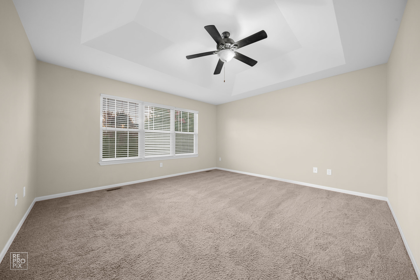 2218 Surrey Street Sycamore, IL 60178 - Photo 13 of 18 an empty room with windows and ceiling fan