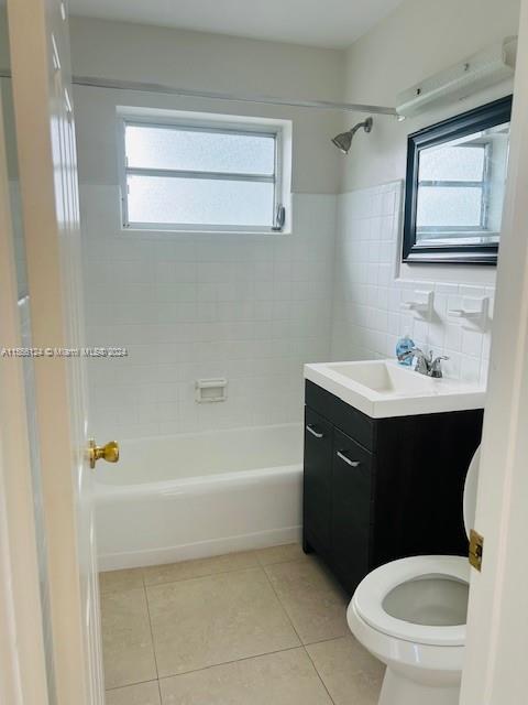 225 Davis Road Palm Springs, FL 33461 - Photo 14 of 19 a bathroom with a sink a toilet and bathtub