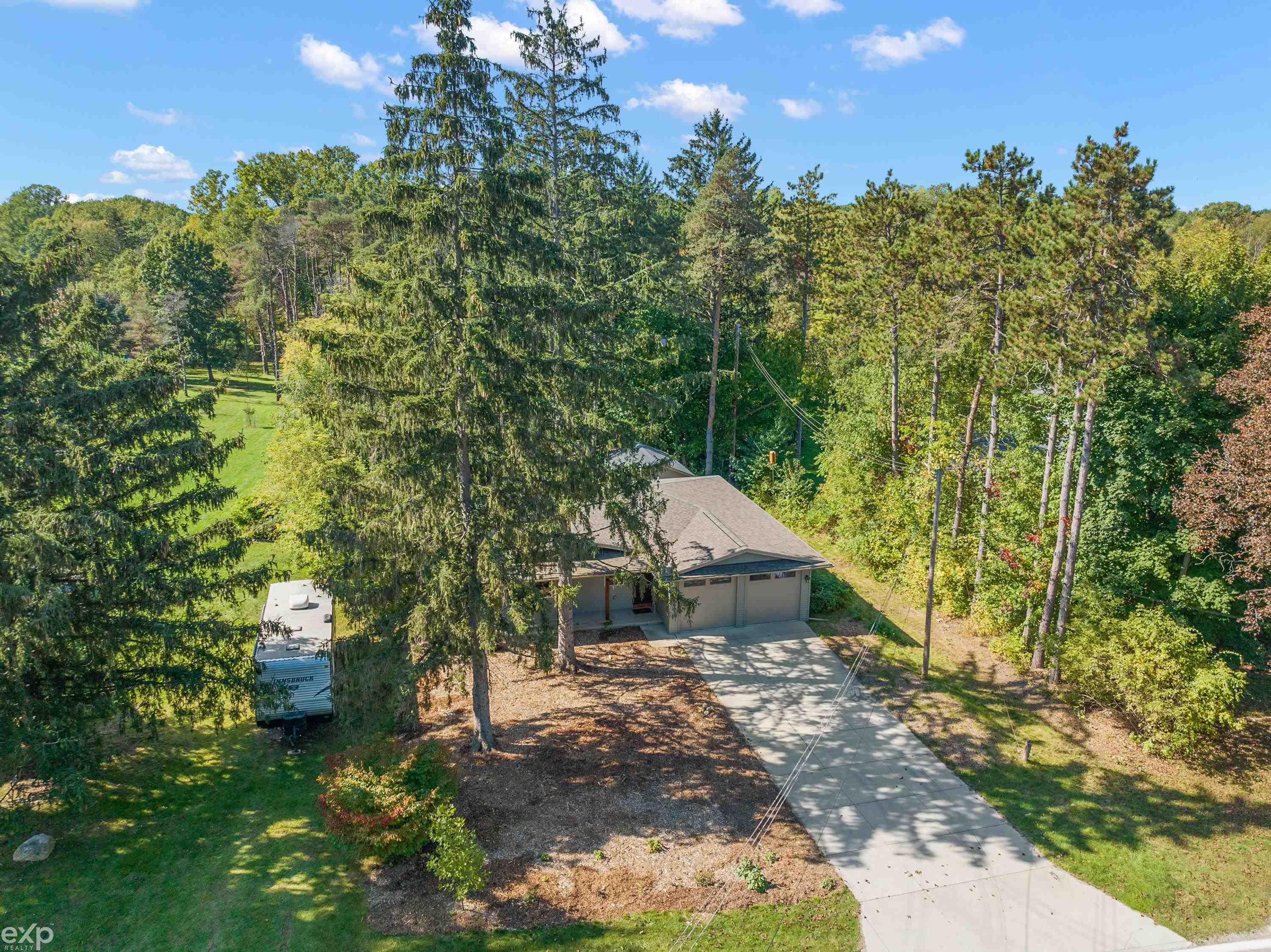 60685 Mt Vernon Road Rochester, MI 48306 - Photo 7 of 43 50123859-6.JPG