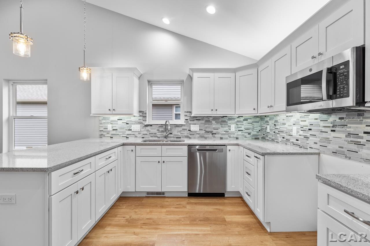 1197 Ridge Lane Tecumseh, MI 49286 - Photo 8 of 39 50104701-7.JPG