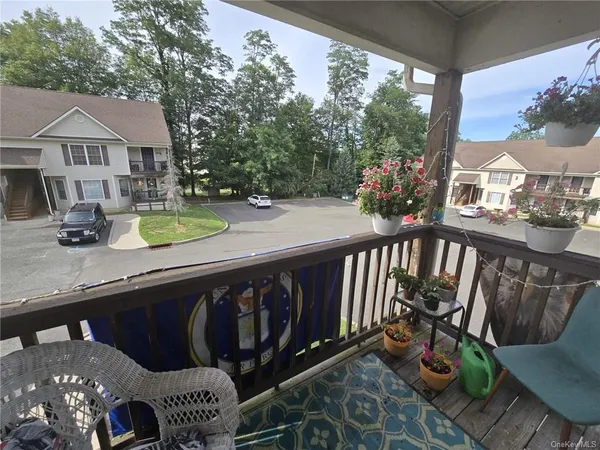 $1,725 | 105 South Montgomery Street, Unit B3 4, Walden, NY 12586