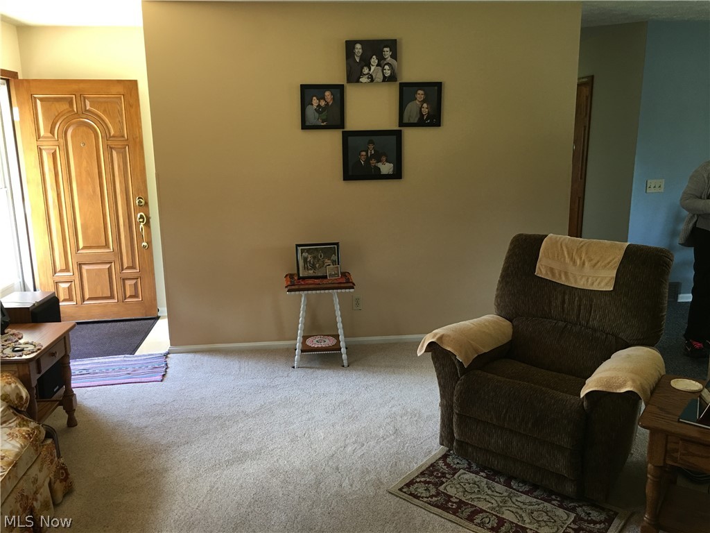 669 Ewart Road Akron, OH 44312 - Photo 5 of 35