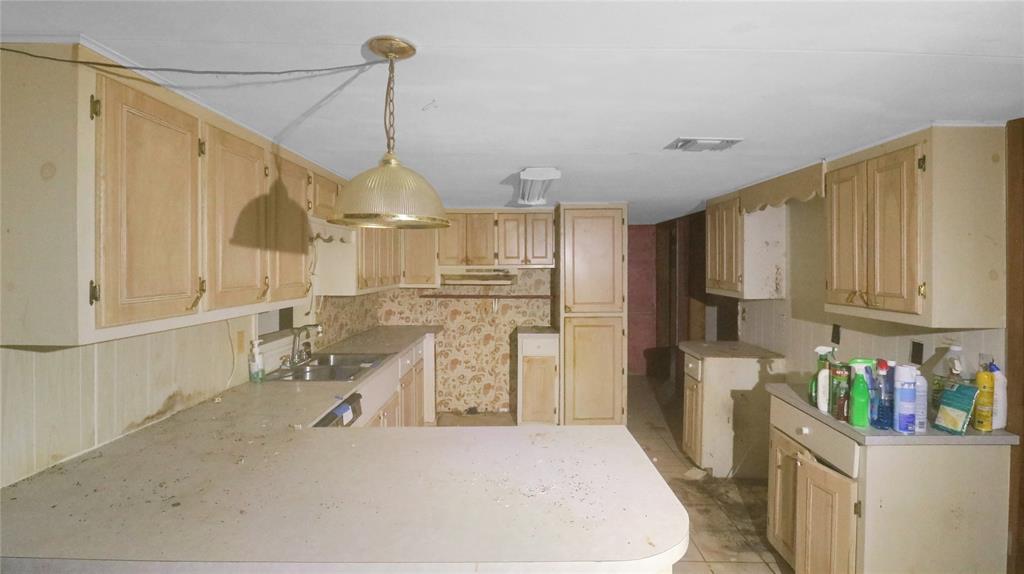 306 Denver Road Sunset, TX 76270 - Photo 11 of 24