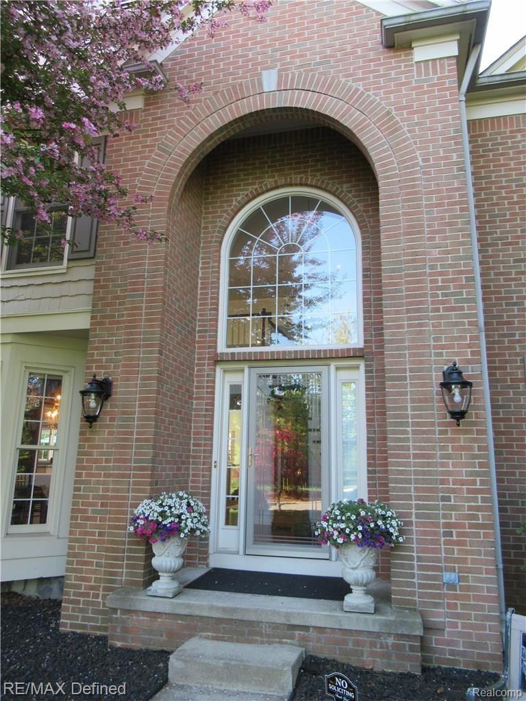 4963 Manchester Court Rochester, MI 48306 - Photo 2 of 31 Elegant Two Story Entry