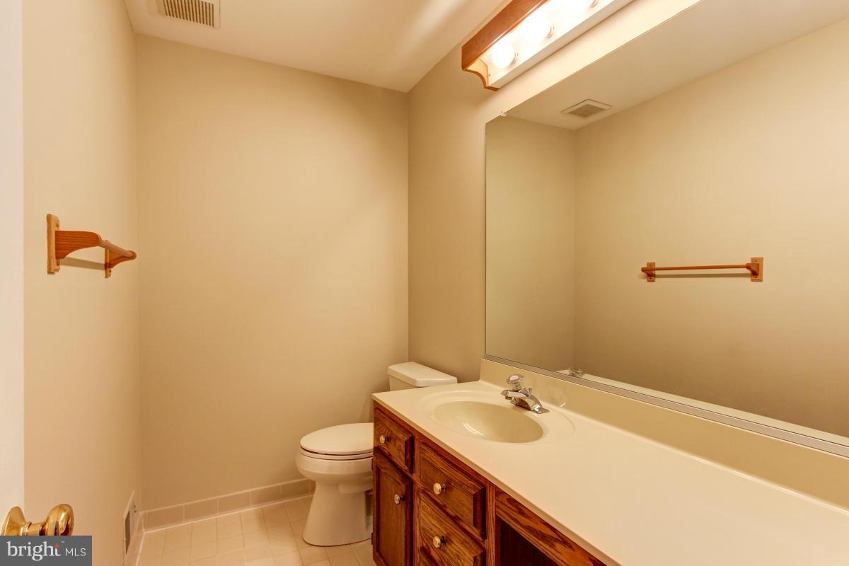 2201 Roark Drive Reston, VA 20191 - Photo 22 of 30 Bath
