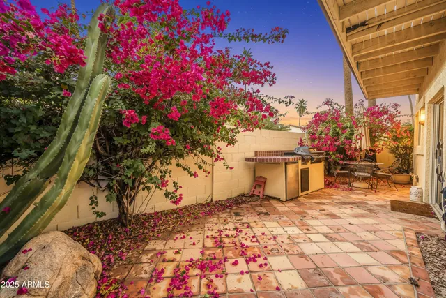 a view of a backyard with sitting area