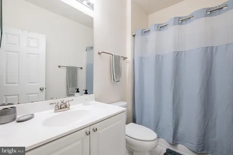 a view of a pathway with a pathway