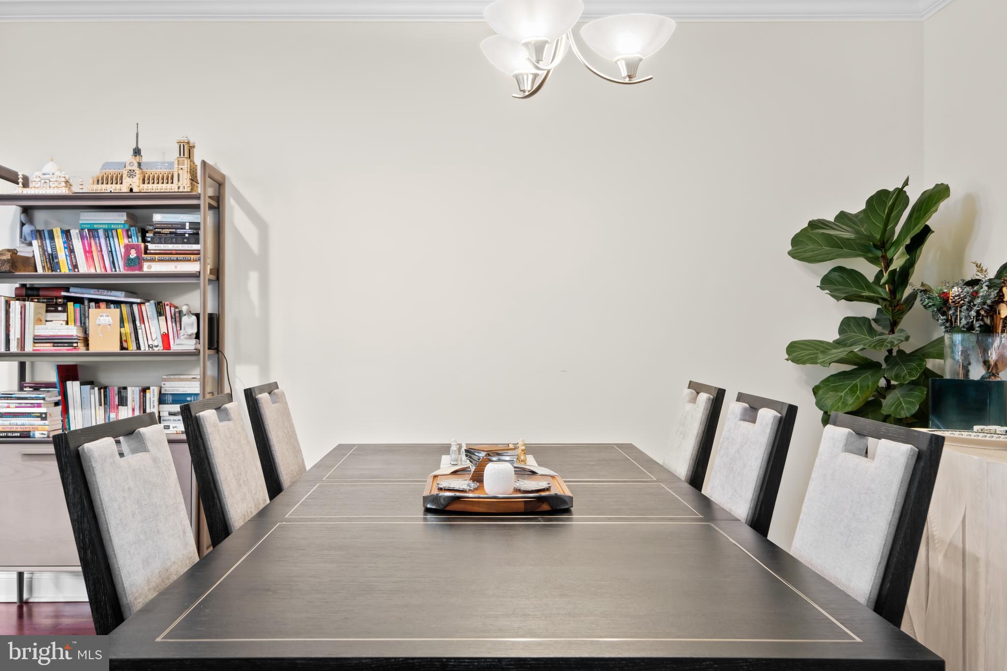 112 Commodore Court Philadelphia, PA 19146 - Photo 7 of 55 a living room with furniture and book shelf