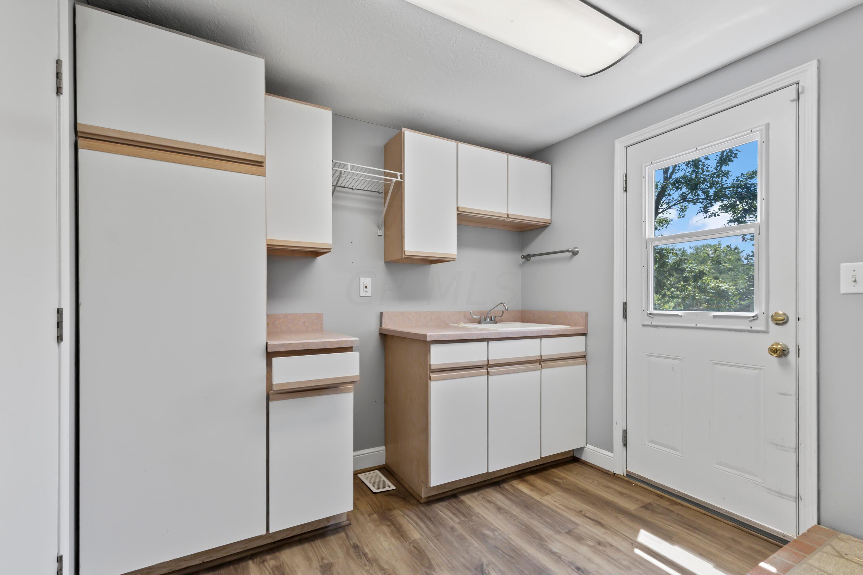 9511 Basil Road Northwest Baltimore, OH 43105 - Photo 21 of 89 Laundry