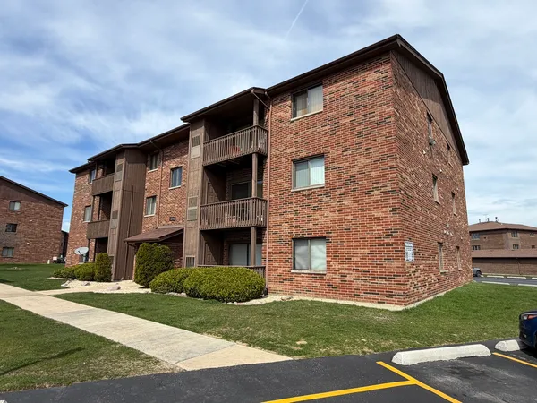$145,000 | 15723 Peggy Lane, Unit 12, Oak Forest, IL 60452