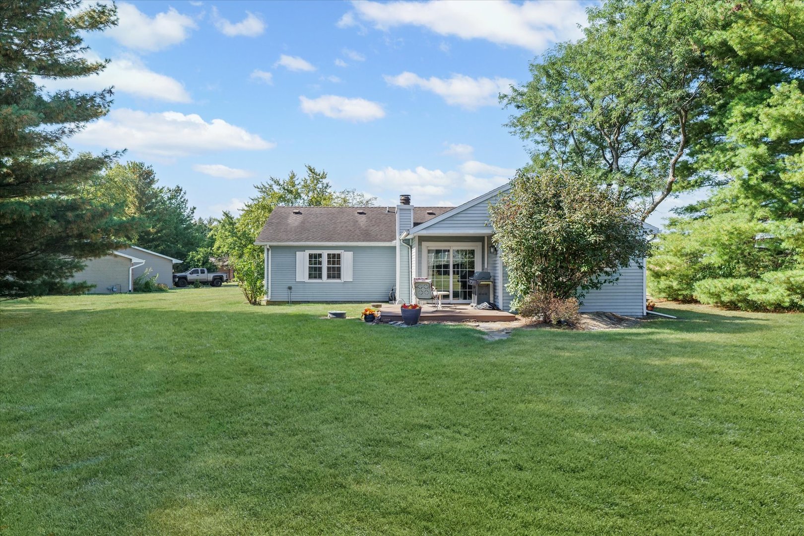 1106 South Spring Lake Road Mahomet, IL 61853 - Photo 33 of 36 a front view of a house with a garden