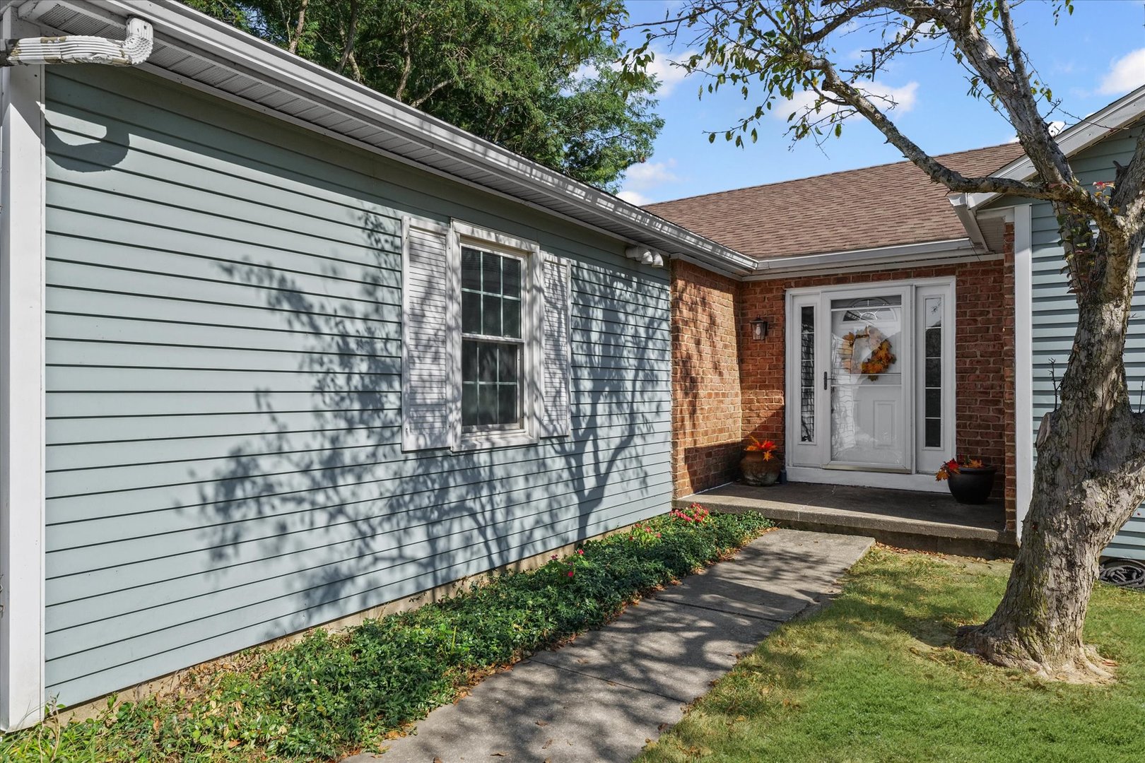 1106 South Spring Lake Road Mahomet, IL 61853 - Photo 4 of 36 a front view of a house with garden